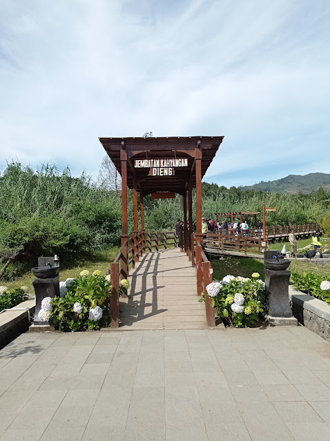 Rekomendasi Tempat Wisata di Dieng Kawah Sikidang, Dieng